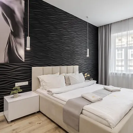 Royal Apartment On Balabana Street Lviv Exterior photo